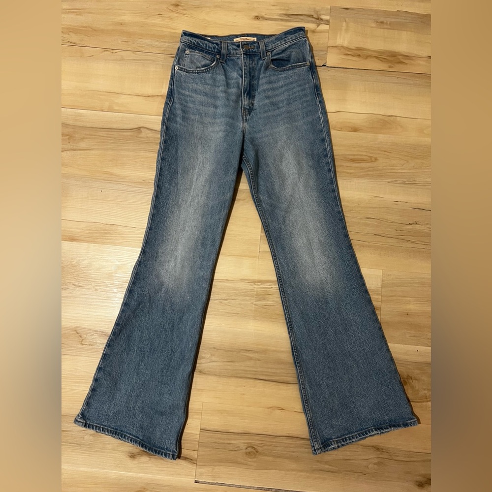 Levi’s 70s flare jeans